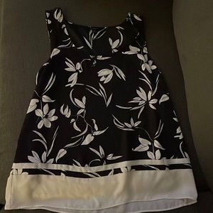 Like new Banana Republic sleeveless blouse size S